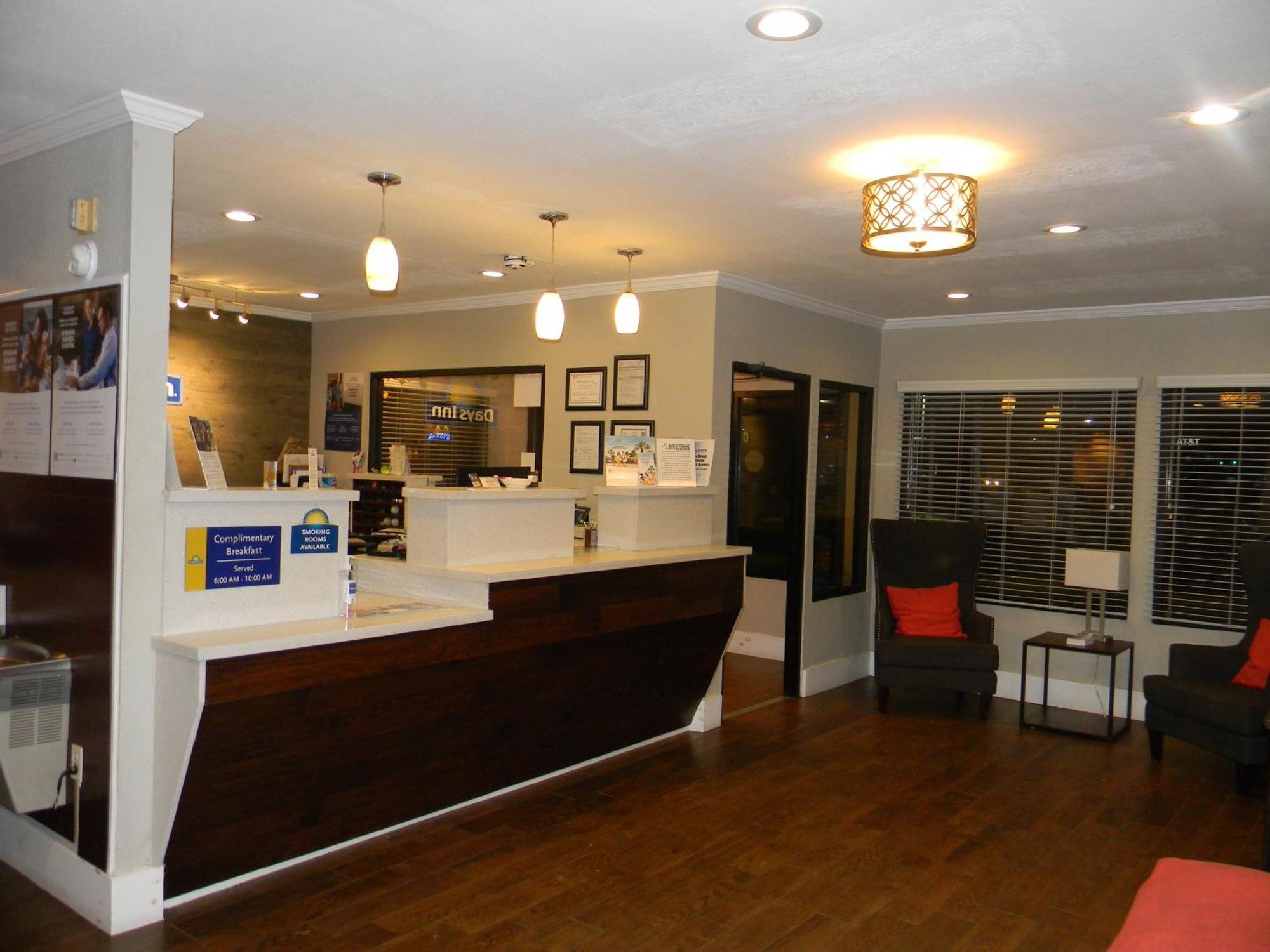 Days Inn By Wyndham Bainbridge Bagian luar foto